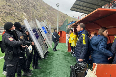 Fenerbahçe'nin Yüksekova'yı 1-0 yendiği maçta gerginlik yaşandı