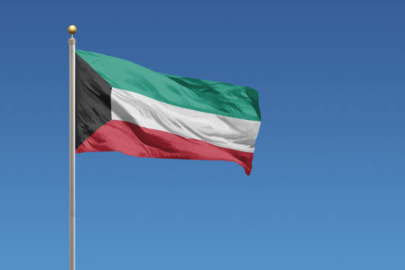 Kuveyt'teki bir petrol rafinerisinde İHA saldırısı sonucu yangın çıktı