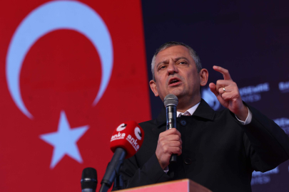 Özel: Normal bir siyasi parti kaldırdığımız yükün 10'da birinde ezilir