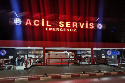 Parkta rastgele bıçak sallayan kişi, 2 yaşındaki Samet’i boğazından yaraladı