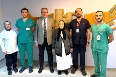 72 yaşındaki hastanın kalça çevresinden 3,7 kiloluk tümör çıkarıldı