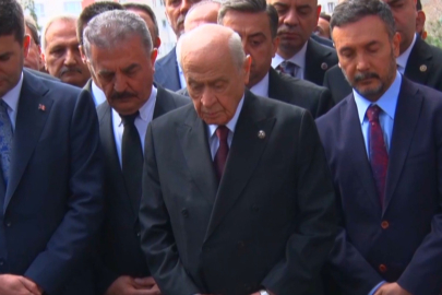 Bahçeli, Türkeş'in kabrini ziyaret etti