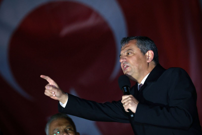 Özgür Özel: Bozbey, topuklayan efe gibi AK Parti’ye sığınmadığından gözaltında