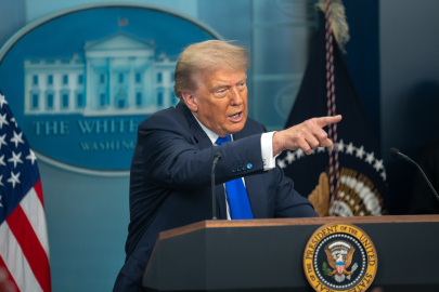 Trump açıkladı: Anlaşma olmazsa her şeyi havaya uçurup petrolü alacağız