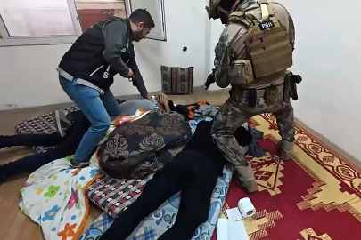 Uyuşturucu hap üretilen depoya operasyon: 9 gözaltı