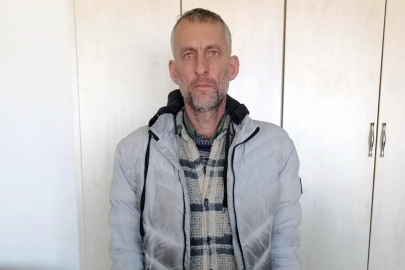 Dolandırdığı kişilerden aldığı ürünleri seyyar tezgahında satarken yakalandı