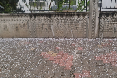 Osmaniye'de sağanak ve dolu yağışı etkili oldu: Yollar beyaza büründü