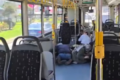 Beşiktaş'ta kurşun isabet eden İETT otobüsünde yolcular panik yaşadı