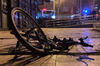 Bisikletle ekmek almaya giderken otomobilin çarptığı ‘Alperen’ ağır yaralandı