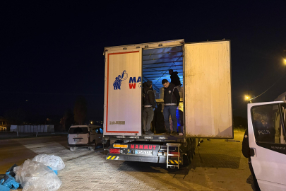 Durdurulan TIR’da 18 kaçak göçmen yakalandı