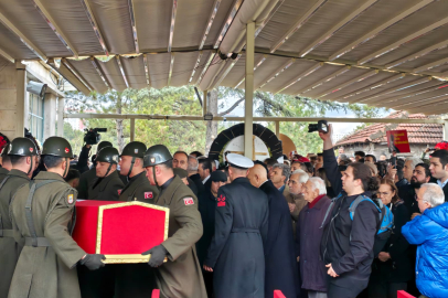 Yalçın Küçük, askeri törenle son yolculuğuna uğurlandı