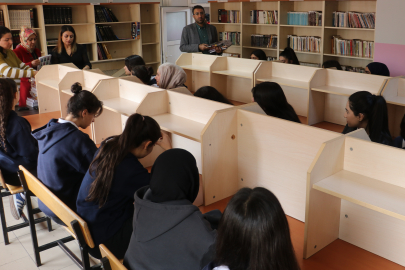 Diyarbakır'da gönüllü kadın öğretmenler, kırsaldaki 119 genç kızı YKS’ye hazırlıyor