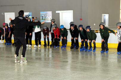 Van'da bir yılda 10 bin öğrenciye buz pateni eğitimi verildi