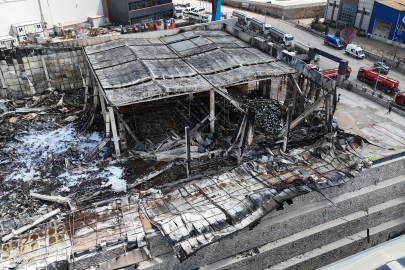 Fabrikadaki yangınının neden olduğu hasar havadan görüntülendi