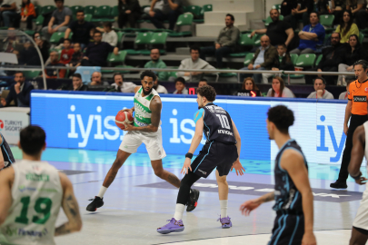 Bursaspor Basketbol - Türk Telekom maçında nefes kesen son: 92-94