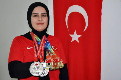 Muşlu Funda Maral, bilek güreşinde Türkiye üçüncüsü oldu