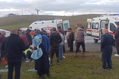 Van'da dağcıları taşıyan minibüs takla attı: 13 yaralı