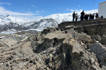 Hakkari'de katı atık tesisi, heyelanda büyük zarar gördü