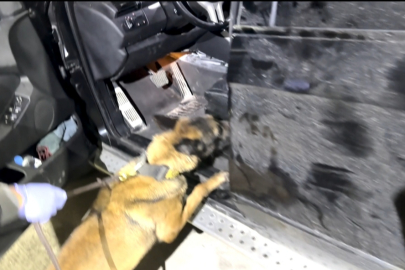 TIR’ın taşıdığı cipin tabanında 24,6 kilo uyuşturucu ele geçirildi