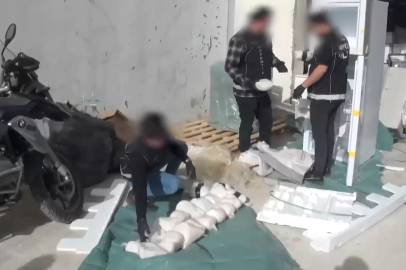 Esenyurt'ta kargo ile gönderilen buzdolabında 28 kilogram metamfetamin ele geçirildi