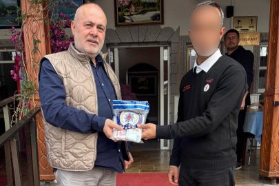 Bulduğu parayı sahibine teslim eden hükümlü garsona, takdir belgesi verildi