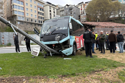Beyoğlu'nda dolmuş bariyerlere çarptı: 5 yaralı