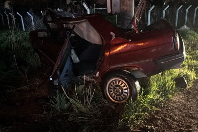 Kütahya'da feci kaza: Otomobil beton direğe çarptı, sürücüsü öldü