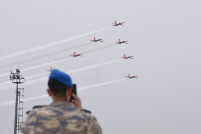 Türk Yıldızları ve SOLOTÜRK’ten öğrenciler için 23 Nisan özel gösterisi