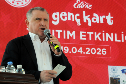 Bakan Bak: Gençlerimizi dijital dünyadan uzak tutmamız lazım