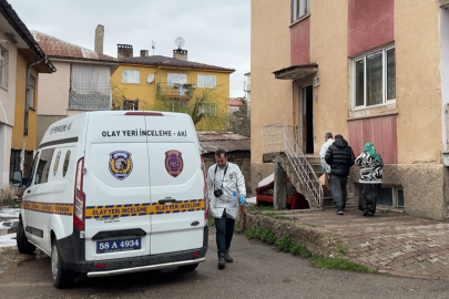 Boşanma aşamasındaki eşini bıçaklayıp, üzerine kapıyı kilitleyerek kaçtı