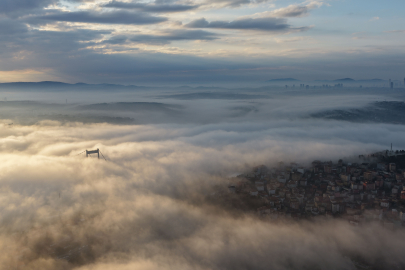 İstanbul'da etkili olan sis havadan görüntülendi