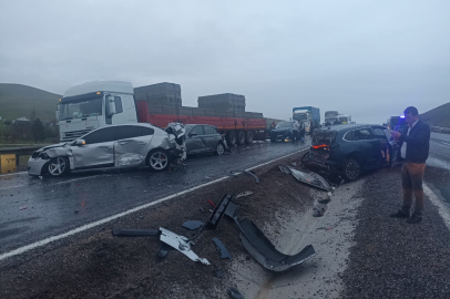 Yolcu otobüsü 10 araca çarparak durabildi: 7 yaralı