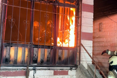 Avcılar'da 4 katlı binada yangın; mahsur kalan 20 kişi kurtarıldı