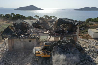 Kaş'ta 5 bin 112 kaçak yapının yıkımı için 10'uncu ihale