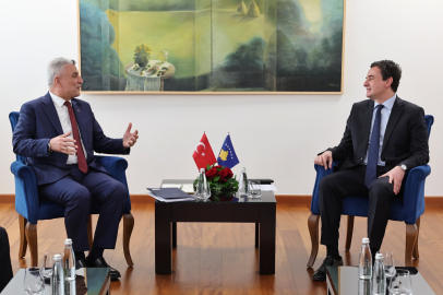 Bakan Bolat, Kosova Başbakanı Kurti ile bir araya geldi