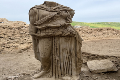 Laodikeia Antik Kenti'nde 2 metrelik Athena heykeli gün yüzüne çıkarıldı