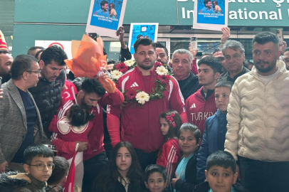 Milli güreşçi Rıza Kayaalp’e Ankara’da coşkulu karşılama