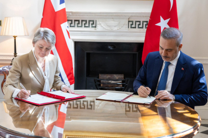 Türkiye İngiltere arasında Stratejik Ortaklık Çerçeve Belgesi imzalandı