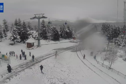 Uludağ'da nisan ayında kar yağışı; kar kalınlığı 1 metre