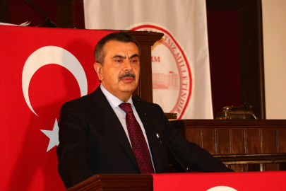 Milli Eğitim Bakanı Tekin, öğrencilerle 1'inci TBMM'ye yürüdü