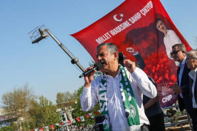 Özgür Özel Sakarya'dan açıkladı: Erdoğan, Melih'in villaları koruyor