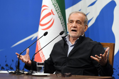 Pezeşkiyan'dan tepki: Tehdit ile dayatılan müzakerelere girmeyeceğiz