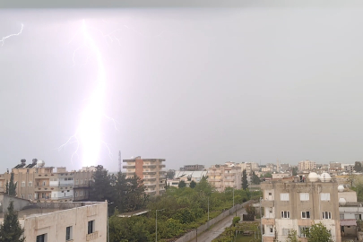 Şırnak'ta yıldırım düştü, o anlar kameralara yansıdı