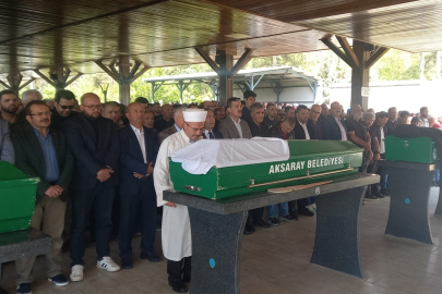Yemek yaparken elbisesi tutuşup ölen kadın, toprağa verildi