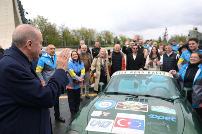 Cumhurbaşkanı Erdoğan, İpek Yolu Rallisi katılımcıları ile buluştu