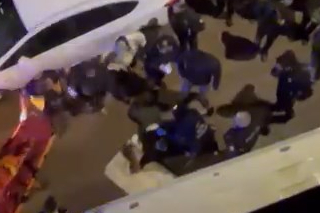 Husumetli oldukları kişiyi takip edip götürdükleri ara sokakta bacağından vurdular