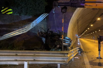 Otomobil tünel girişindeki duvara çarptı: Sürücü hayatını kaybetti