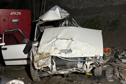 Apartmanın bahçesine düşen otomobilden atlayarak kurtuldular