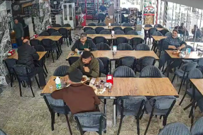 Başakşehir'de yiyip içip hesabı ödemeden kaçtılar; bitiremediği ayranı da yanında götürdü
