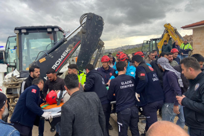 Elazığ’da kanalizasyon çalışmasında göçük altında kalan işçi kurtarıldı